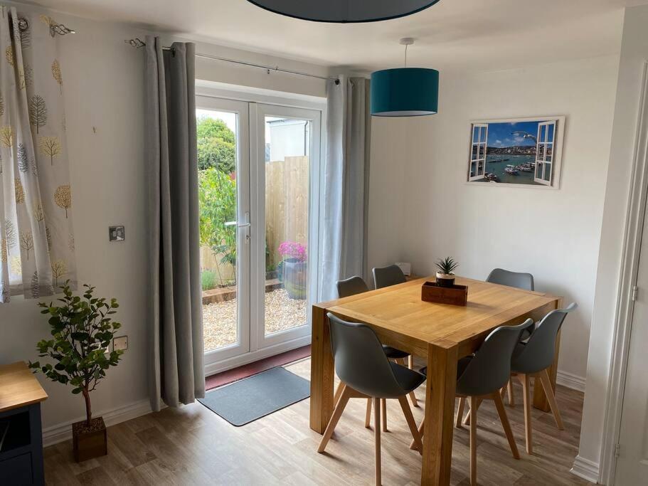 Stylish 3 Bed Home With Allocated Parking For 2 Liskeard Esterno foto